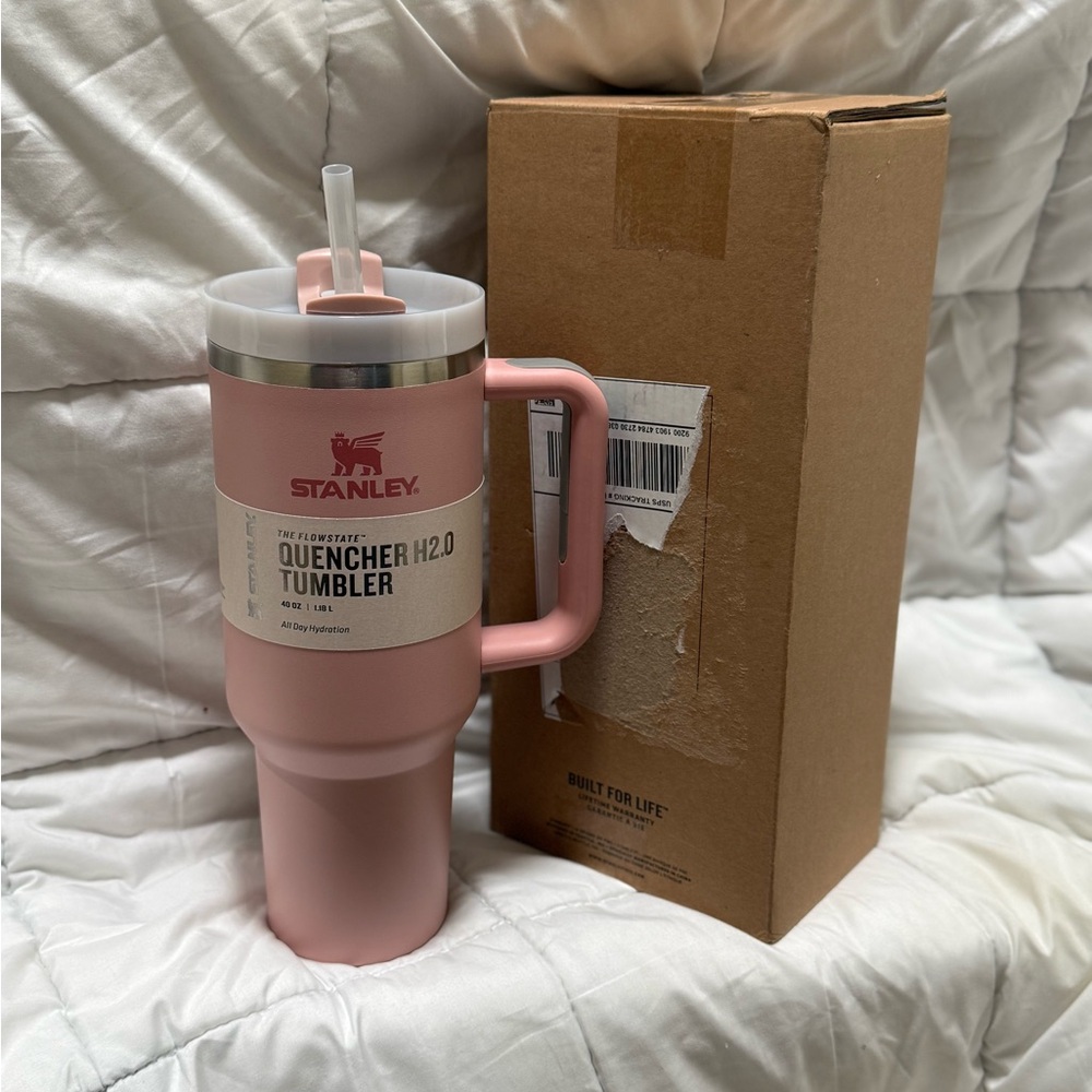 New* Stanley Quencher Tumbler 40 oz H2.0 in Soft Pink